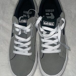 Etnies Men’s Gray and White Skate Sneakers